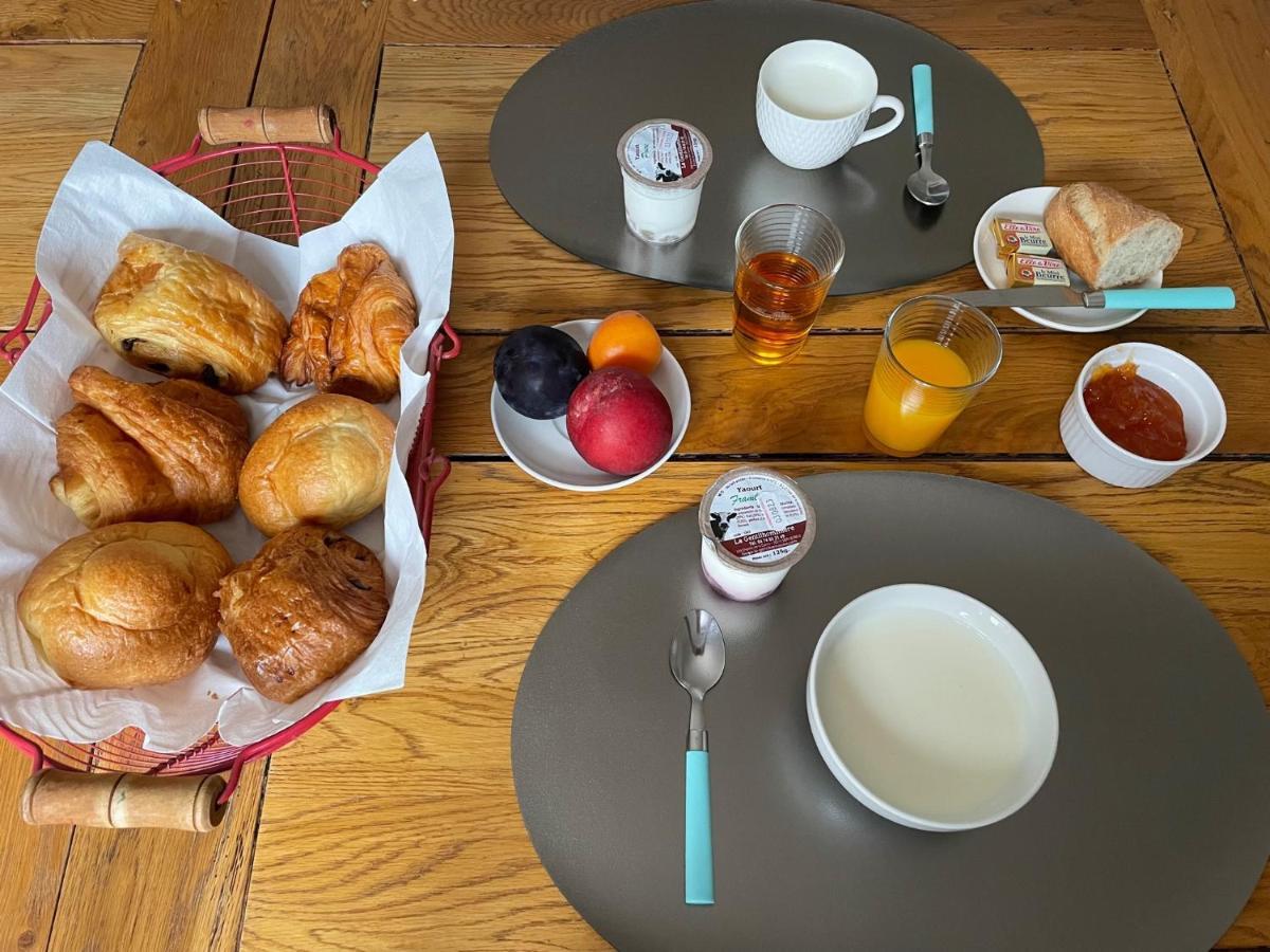 Le Double C Bed & Breakfast Saint-Victor-de-Morestel Dış mekan fotoğraf