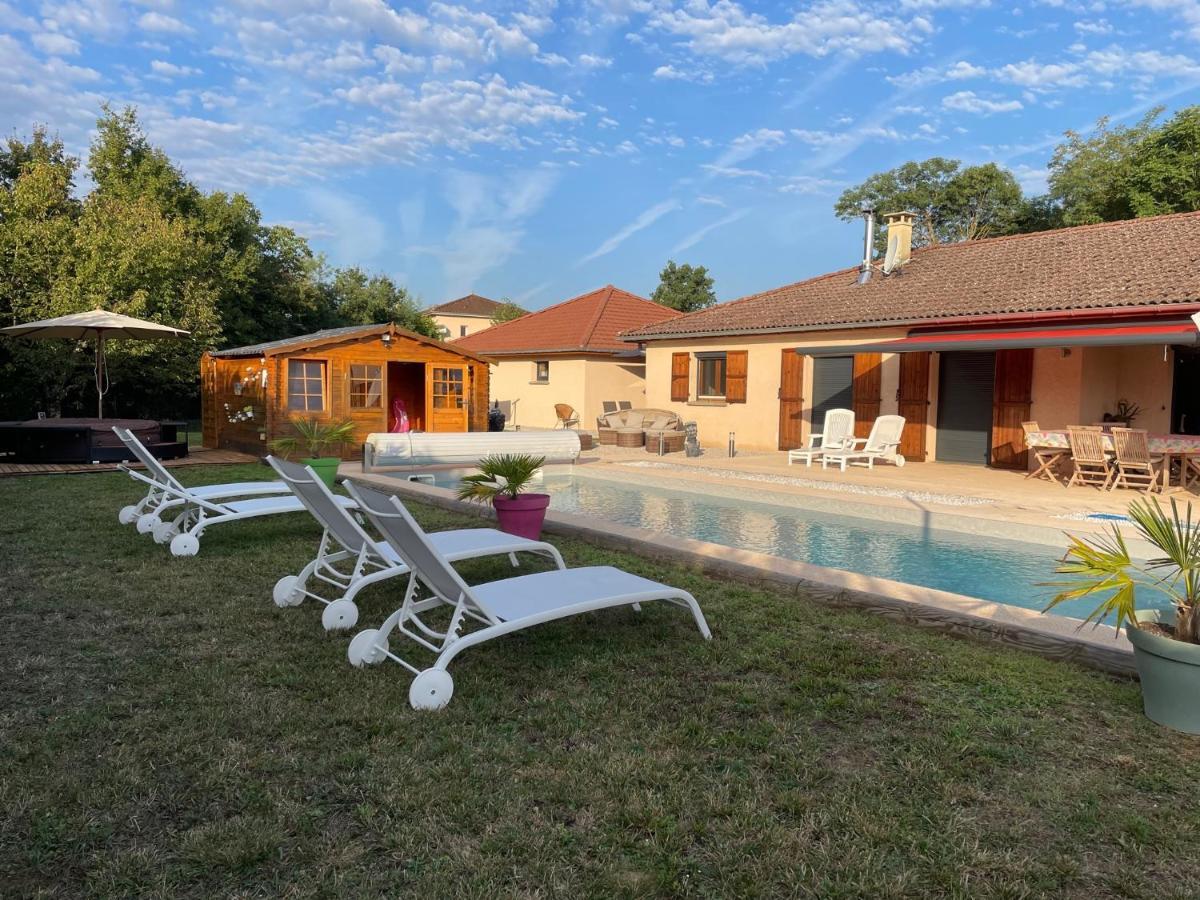 Le Double C Bed & Breakfast Saint-Victor-de-Morestel Dış mekan fotoğraf