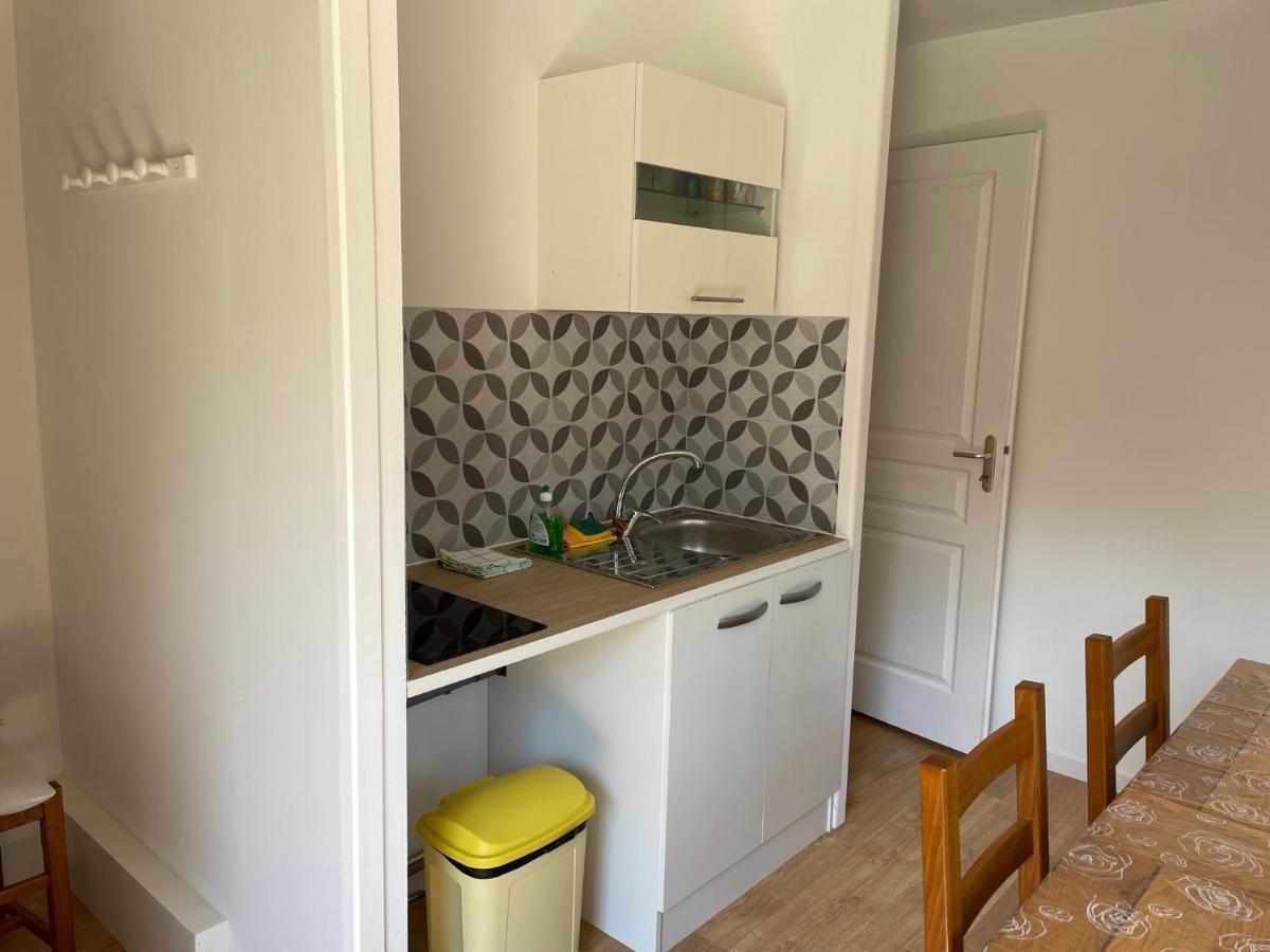 Le Double C Bed & Breakfast Saint-Victor-de-Morestel Dış mekan fotoğraf