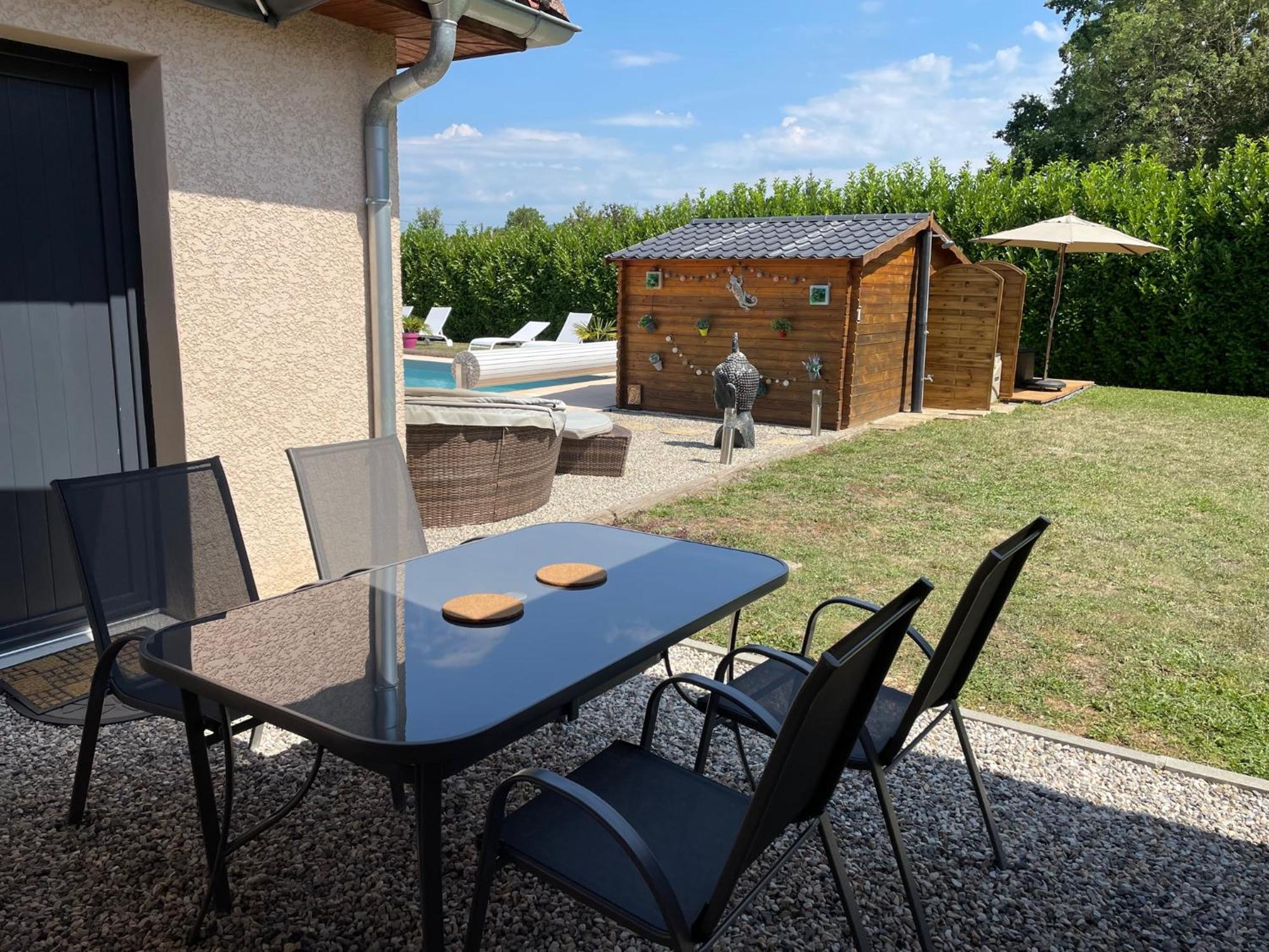 Le Double C Bed & Breakfast Saint-Victor-de-Morestel Dış mekan fotoğraf